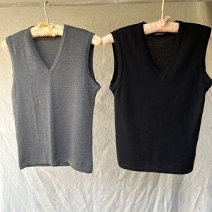 Agnes B V-Neck Sleeveless Sweater Tops